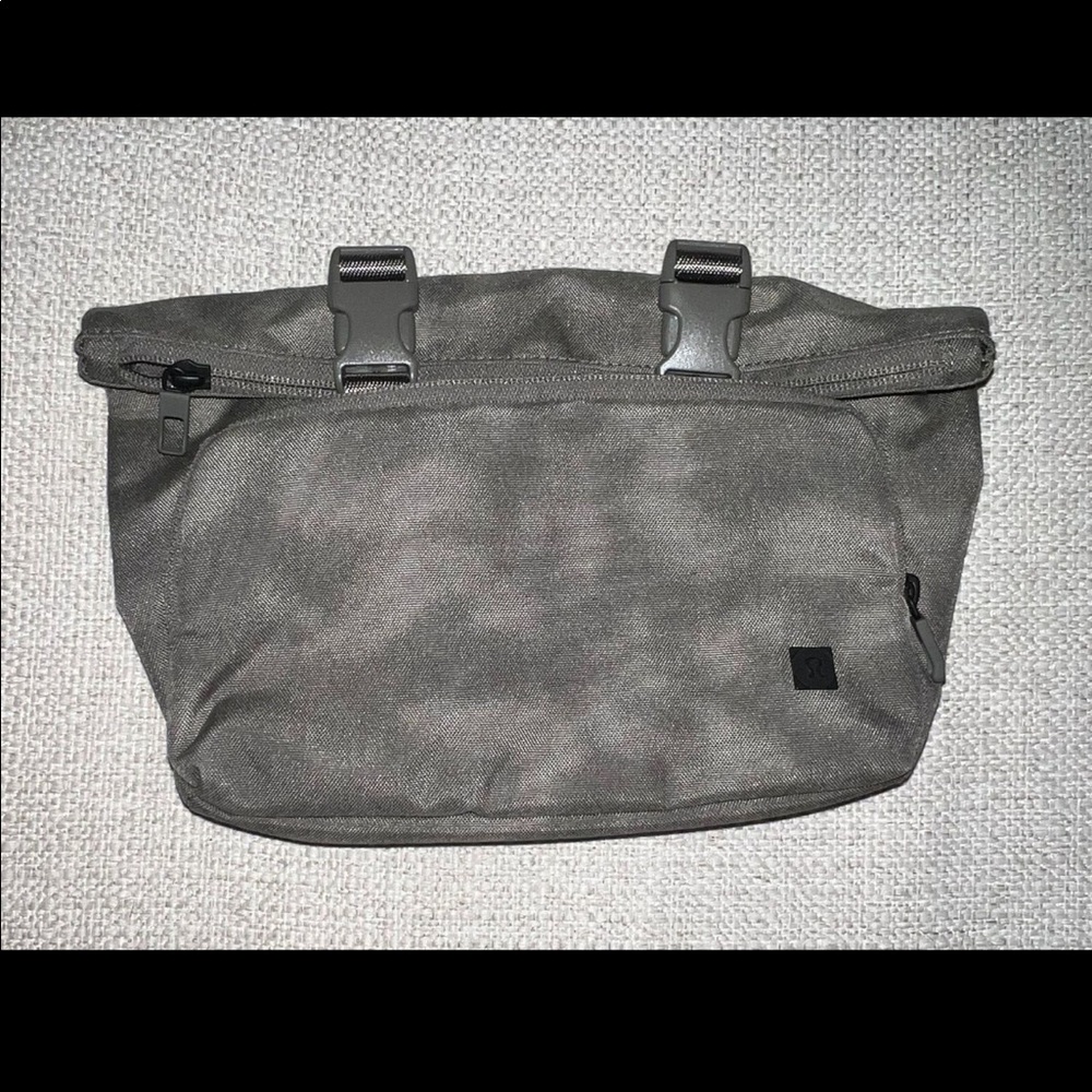 Lululemon Early Embark Kit Pouch Bag